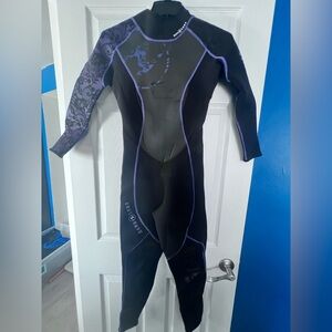 Aqua Lung Black and Purple Wetsuit